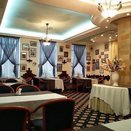 Mesogios Hotel Chisinau Bagian luar foto