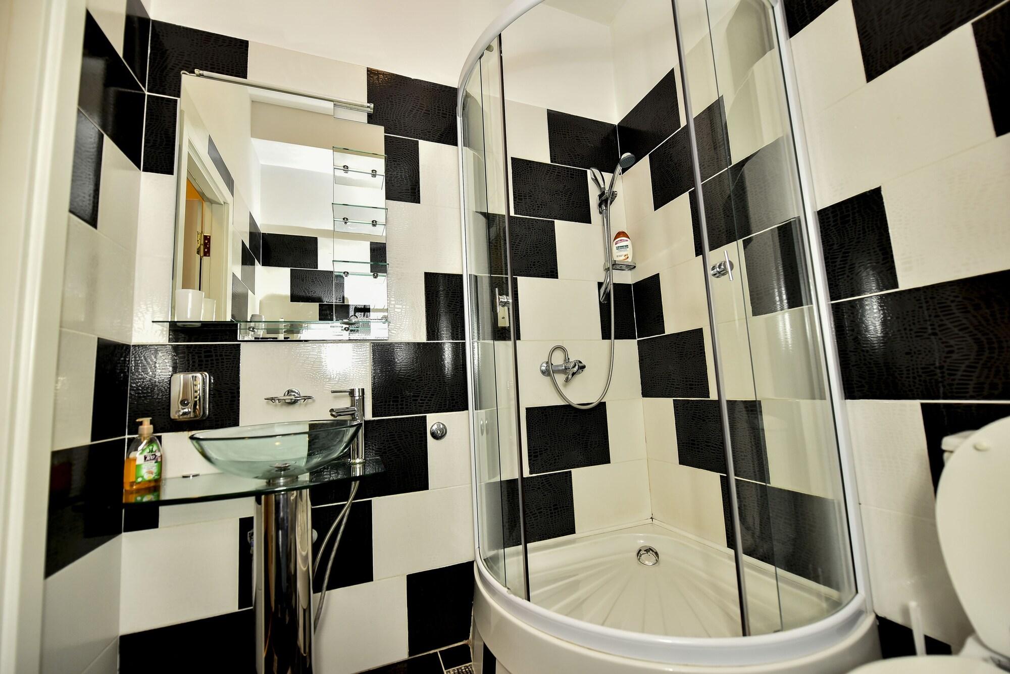Mesogios Hotel Chisinau Bagian luar foto