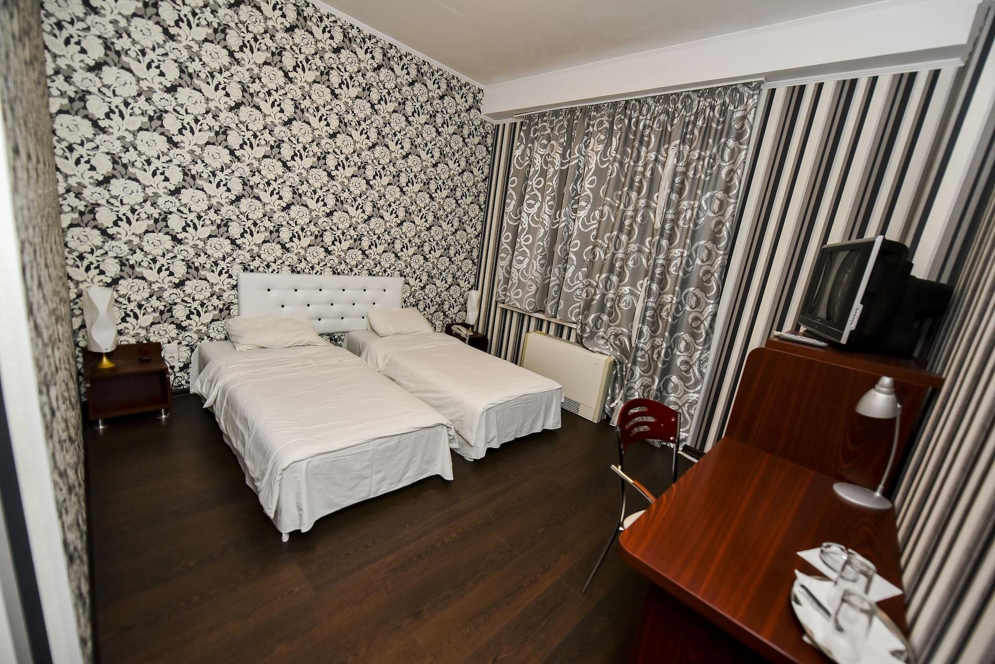 Mesogios Hotel Chisinau Bagian luar foto