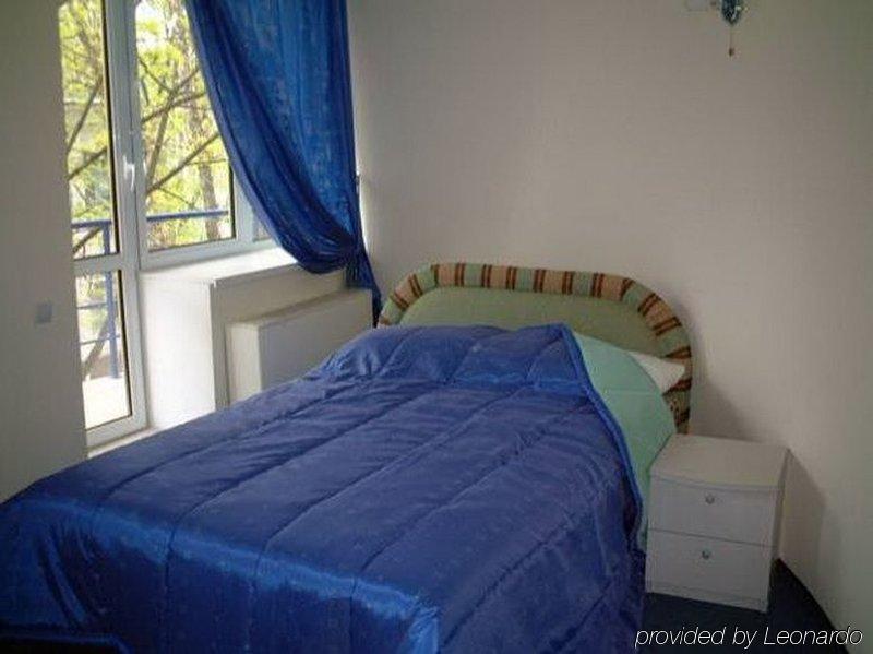 Mesogios Hotel Chisinau Ruang foto