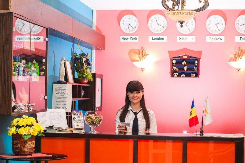 Mesogios Hotel Chisinau Bagian luar foto