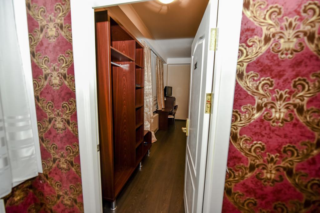 Mesogios Hotel Chisinau Bagian luar foto