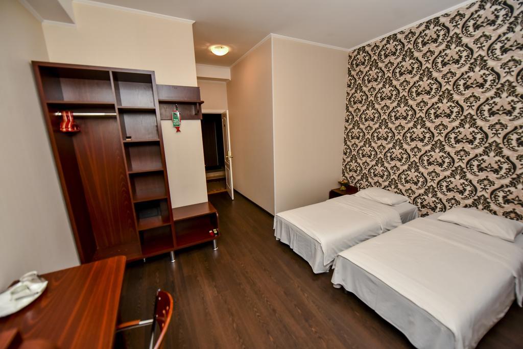 Mesogios Hotel Chisinau Bagian luar foto