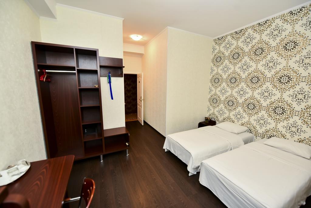 Mesogios Hotel Chisinau Bagian luar foto