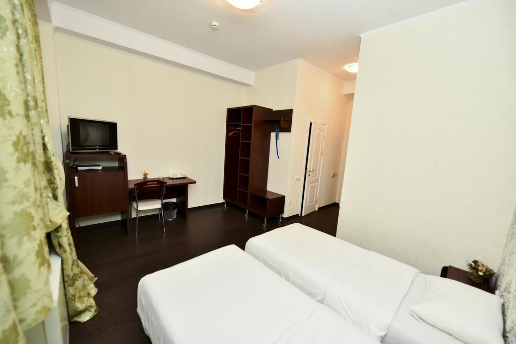 Mesogios Hotel Chisinau Bagian luar foto