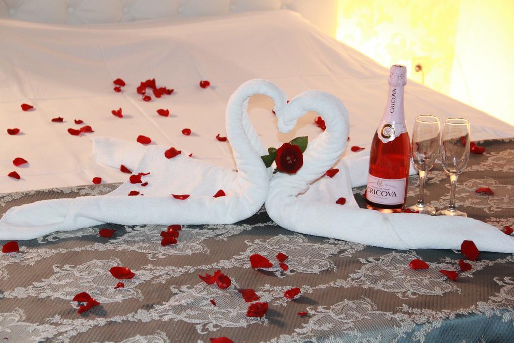 Mesogios Hotel Chisinau Bagian luar foto