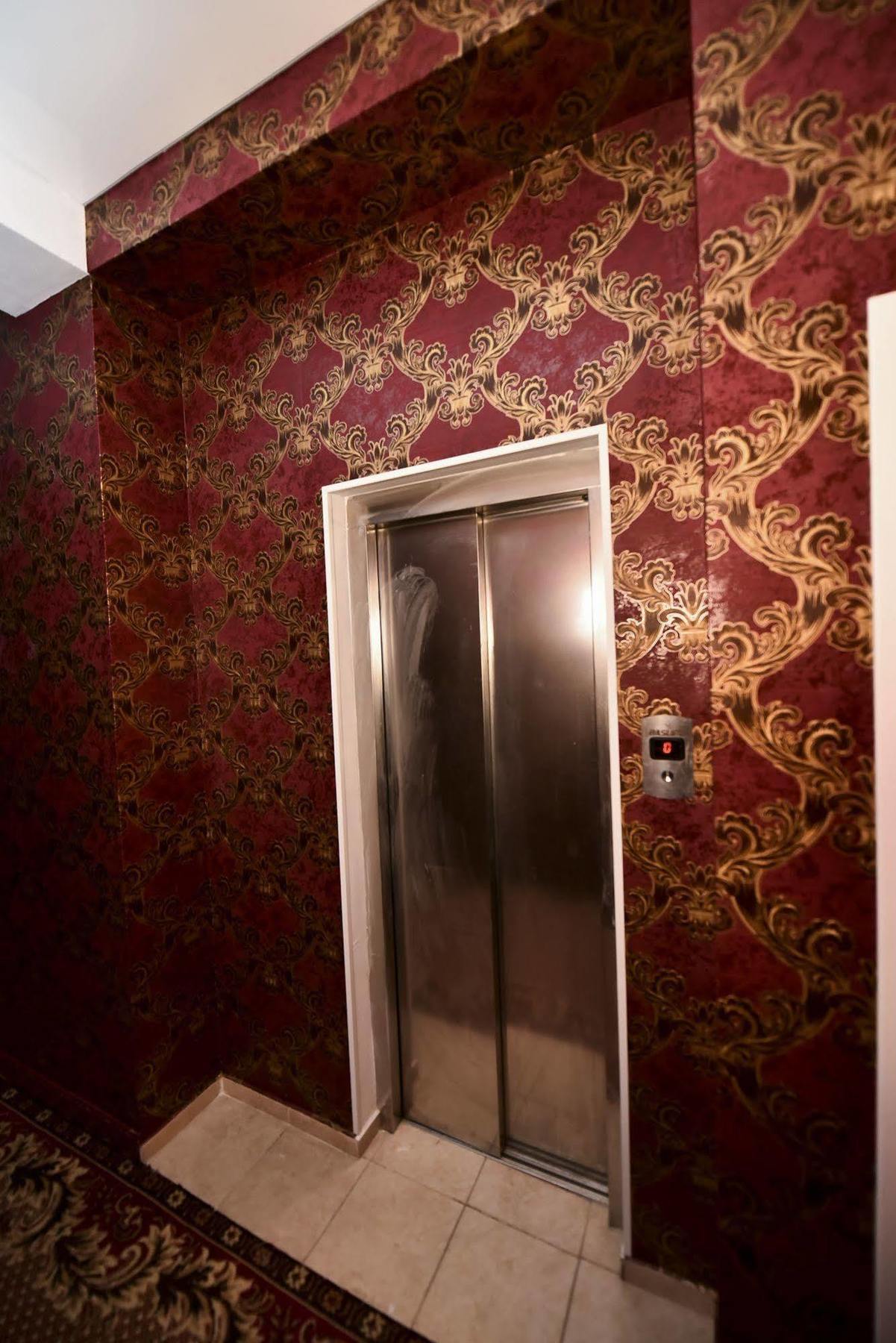 Mesogios Hotel Chisinau Bagian luar foto