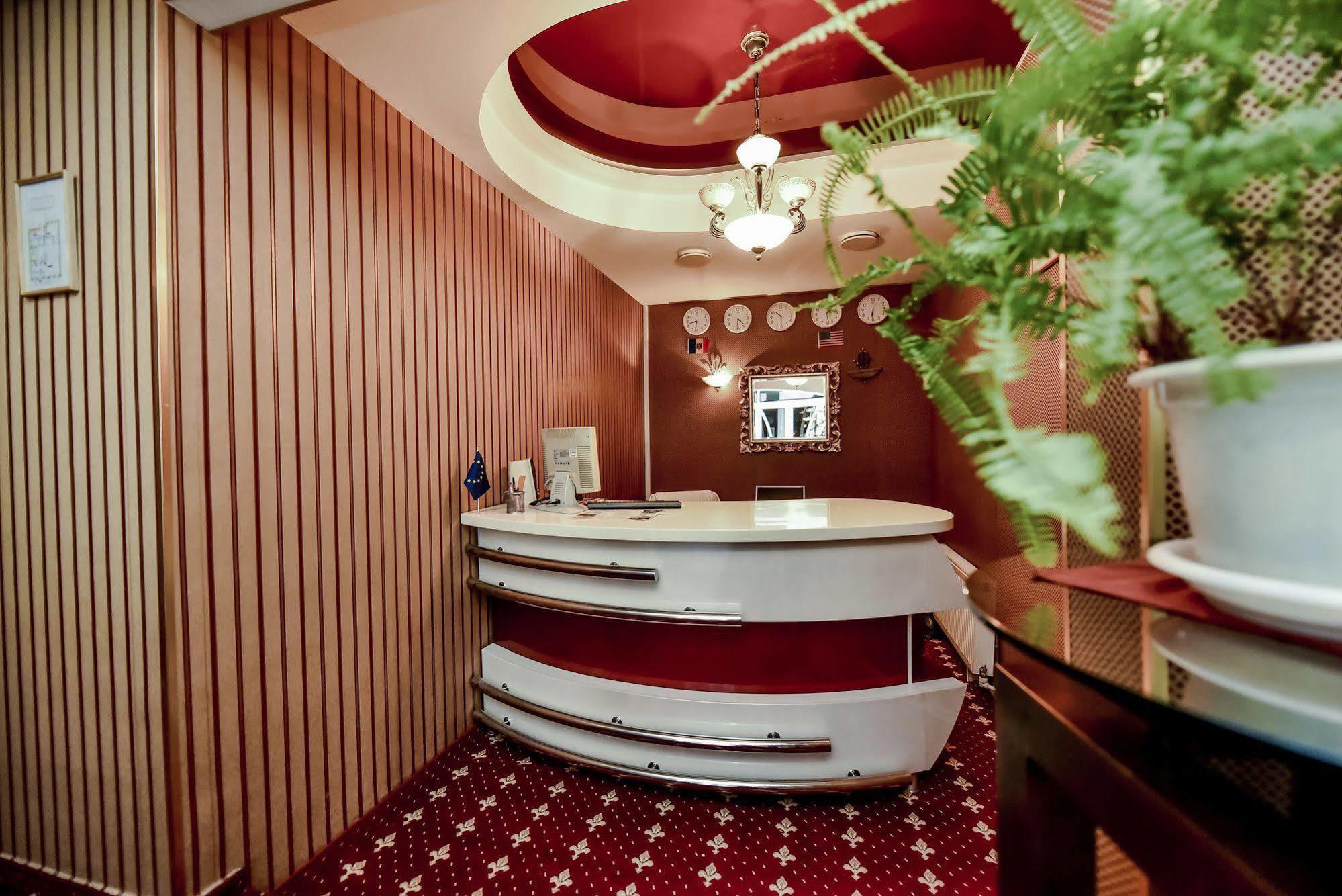 Mesogios Hotel Chisinau Bagian luar foto