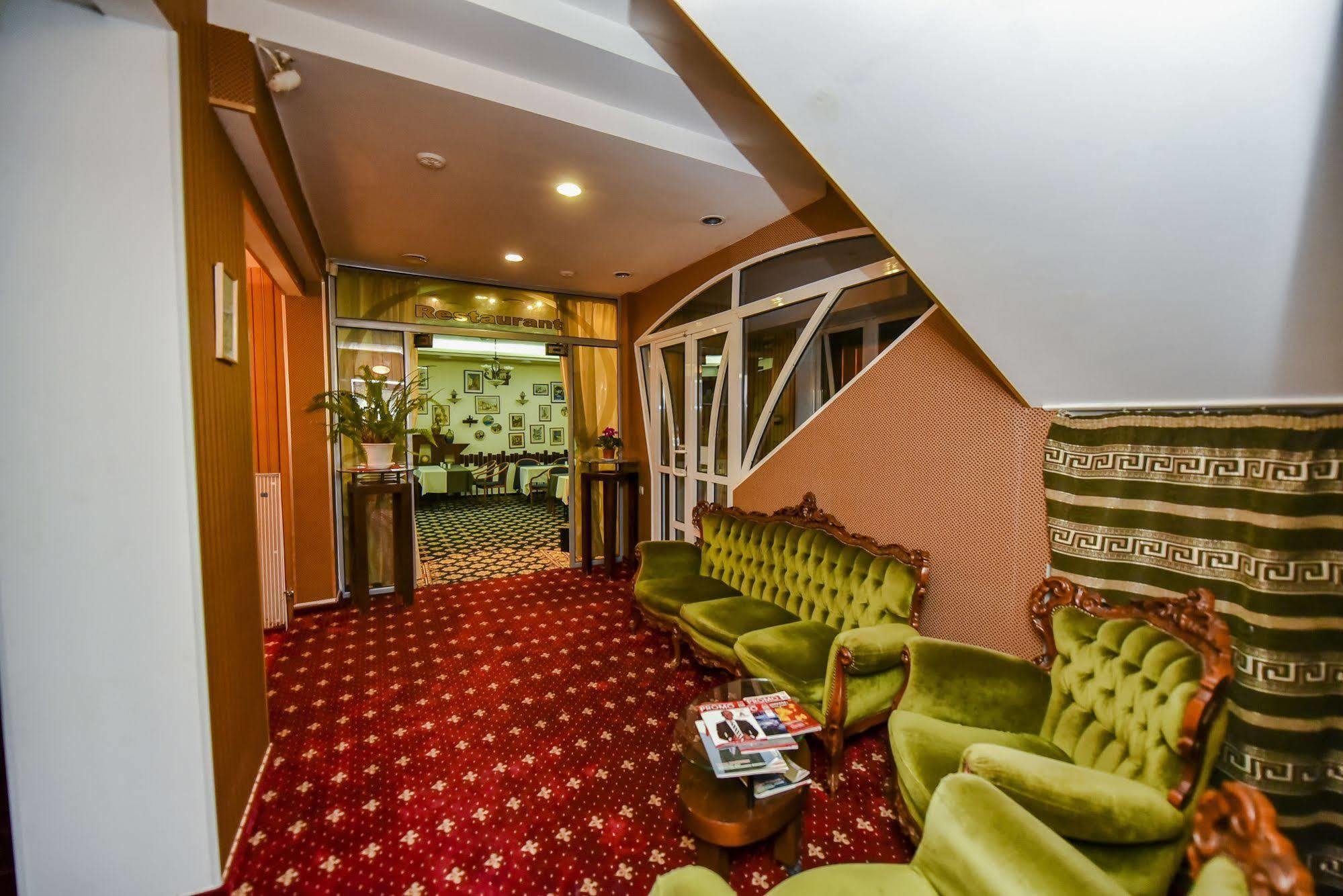 Mesogios Hotel Chisinau Bagian luar foto